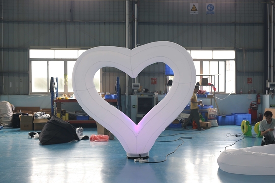2.5M व्यास Inflatable प्रकाश सजावट हार्ट बेल्ट एलईडी लाइट