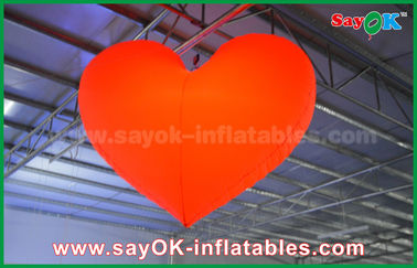 शादी के लिए 1.5 मीटर रोमांटिक एलईडी प्रकाश लाल दिल आउटडोर Inflatable सजावट