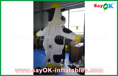 मनोरंजन व्हाइट के लिए अनुकूलित सफेद पीला Inflatable मॉडल गाय / भालू आकार