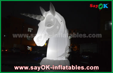 फुलाया हुआ कार्टून पात्र पूर्ण सफेद ऑक्सफर्ड कपड़े फुलाया हुआ घोड़ा एककोन एलईडी प्रकाश के साथ
