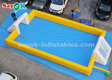 विशाल इन्फ्लैटेबल फुटबॉल 12*6m पीला PVC इन्फ्लैटेबल स्पोर्ट्स गेम्स इन्फ्लैटेबल सॉकर फील्ड
