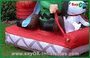 क्रिसमस Inflatable परिवार क्रिसमस सजावट के लिए स्लेज में कुत्ते के साथ