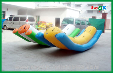 बड़ा मजेदार inflatable पानी के खिलौने Inflatable आइसबर्ग पानी के खिलौने Seesaw Rocker Inflatable पूल खिलौना मज़ा के लिए