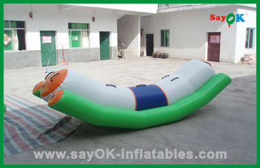 बड़ा मजेदार inflatable पानी के खिलौने Inflatable आइसबर्ग पानी के खिलौने Seesaw Rocker Inflatable पूल खिलौना मज़ा के लिए
