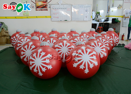 0.6 मीटर छोटे क्रिसमस के गहने पीवीसी इन्फ्लेटेबल बॉल्स आउटडोर हैंगिंग डेकोरेटेड बॉल