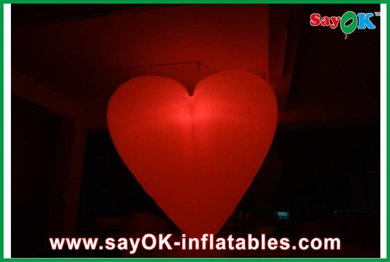 12 सजा प्रकाश रंगों के साथ पार्टी सजावट Inflatable दिल व्यास 2 मीटर